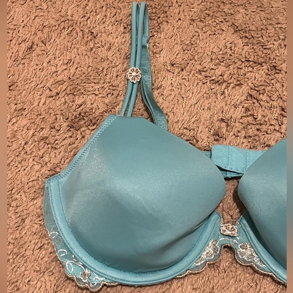 Victoria’s Secret lpex Lace full coverage Bra - Picture 3 of 13